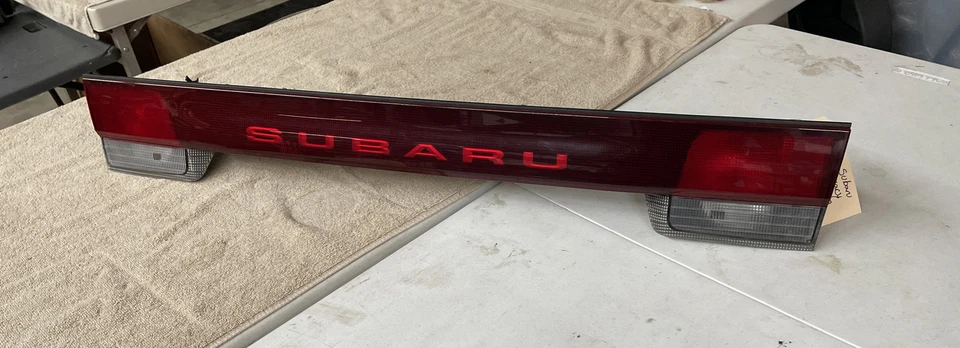 95-99 SUBARU LEGACY TRUNK TAIL LIGHT TAILLIGHT CENTER LAMP oem - Image 2 of 4