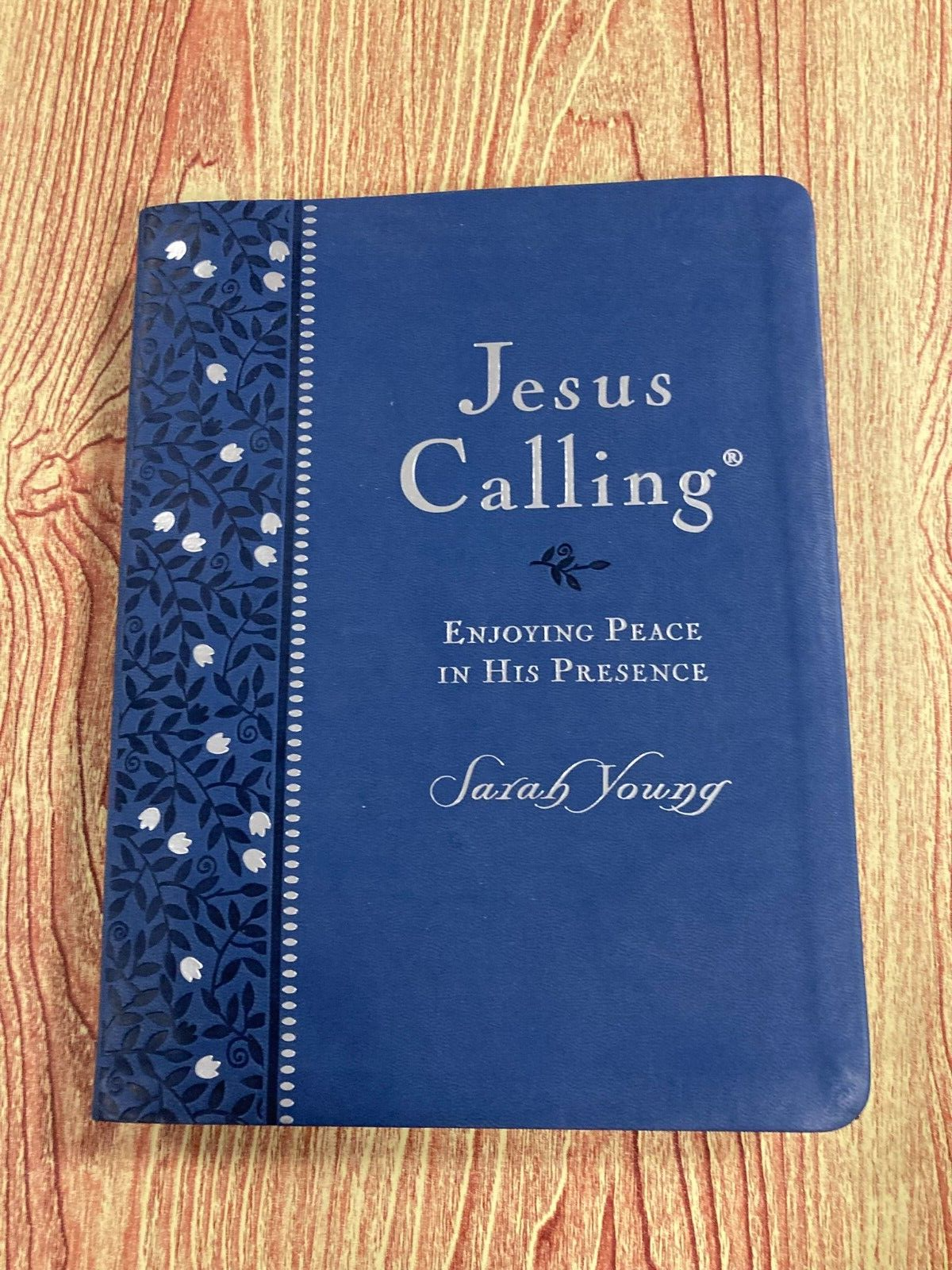 Jesus Calling Deluxe Blue Floral Softcover Edition in Excellent Condition