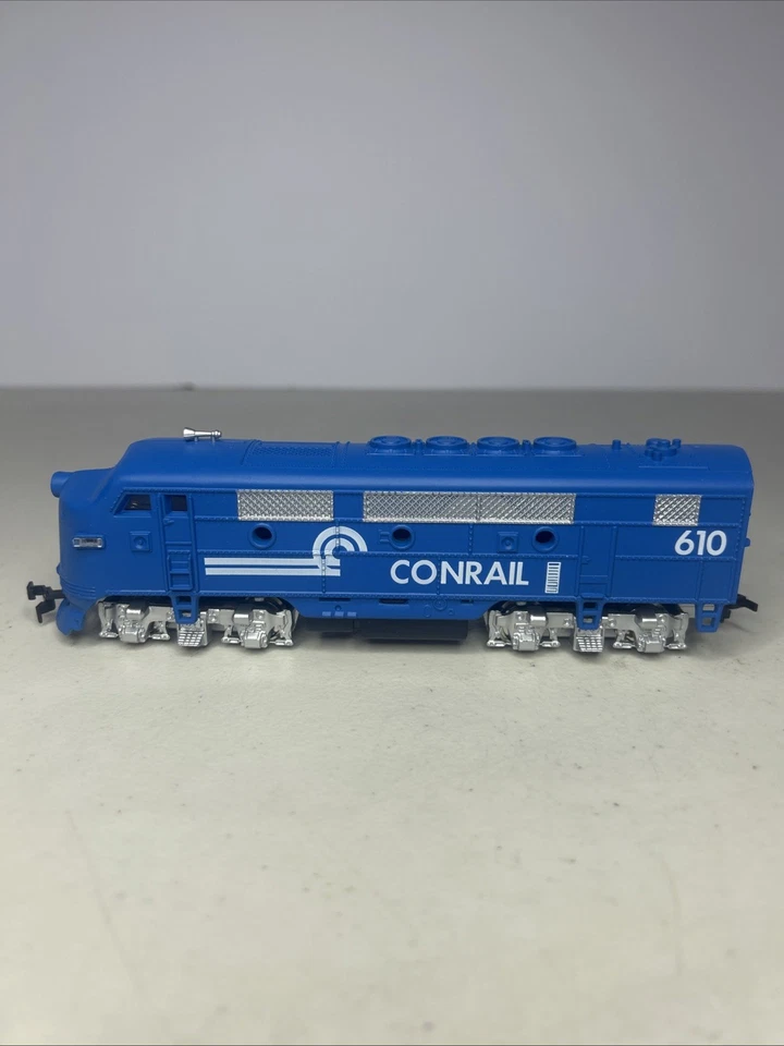HO 1:87 Scale F2 Diesel Locomotive Model Power Conrail 610 - Image 2 of 4