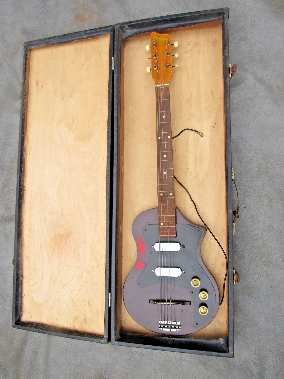 A VINTAGE VOX SHADOW FIRST GENERATION ELECTRIC GUITAR  IN RED c1962