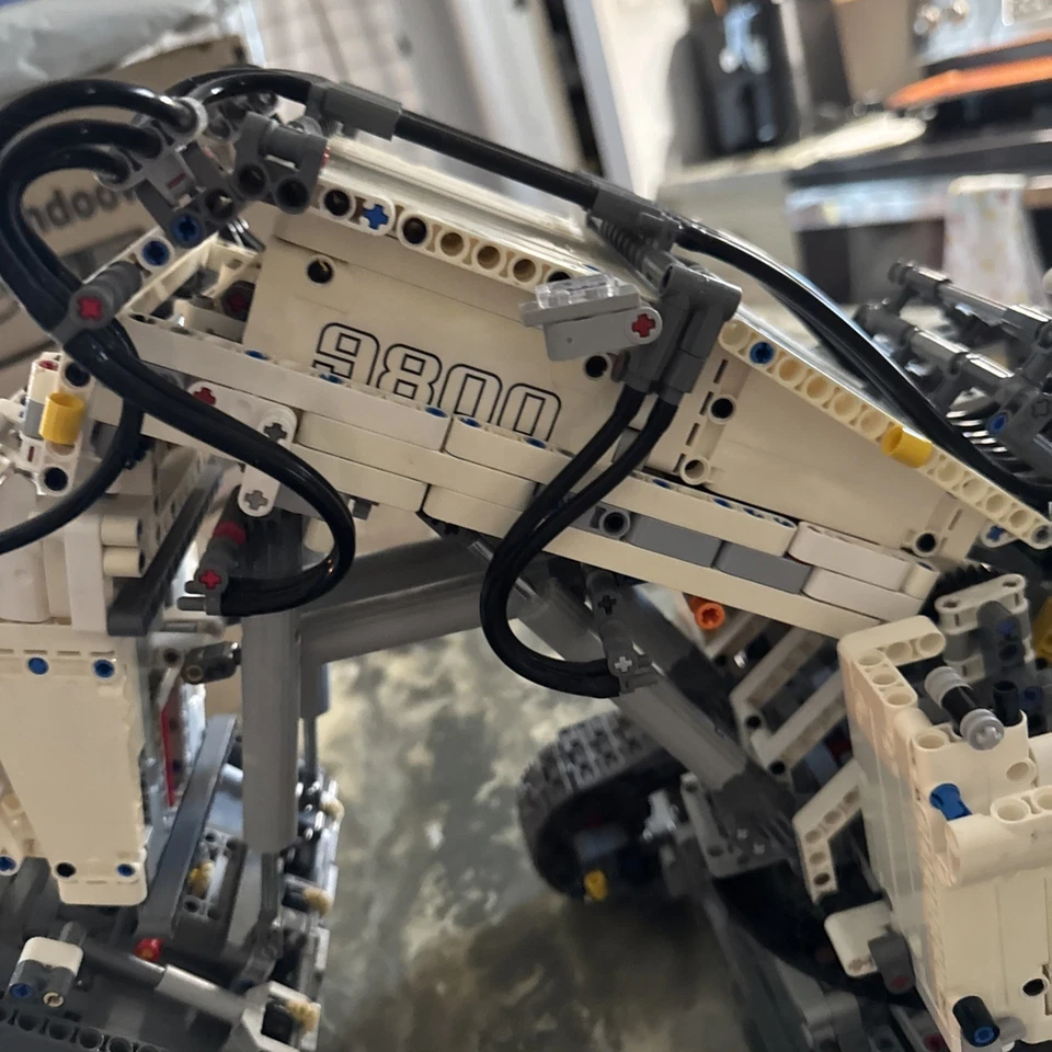 LEGO TECHNIC: Liebherr R 9800 Excavator (42100) prebuilt - Image 4 of 4