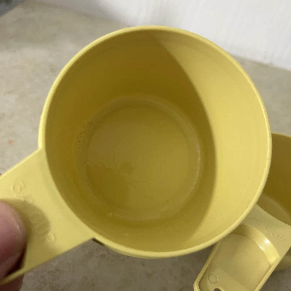 VINTAGE TUPPERWARE REPLACEMENT LIGHT PALE YELLOW 2/3 & 3/4 CUP MEASURING CUP - Image 4 of 4