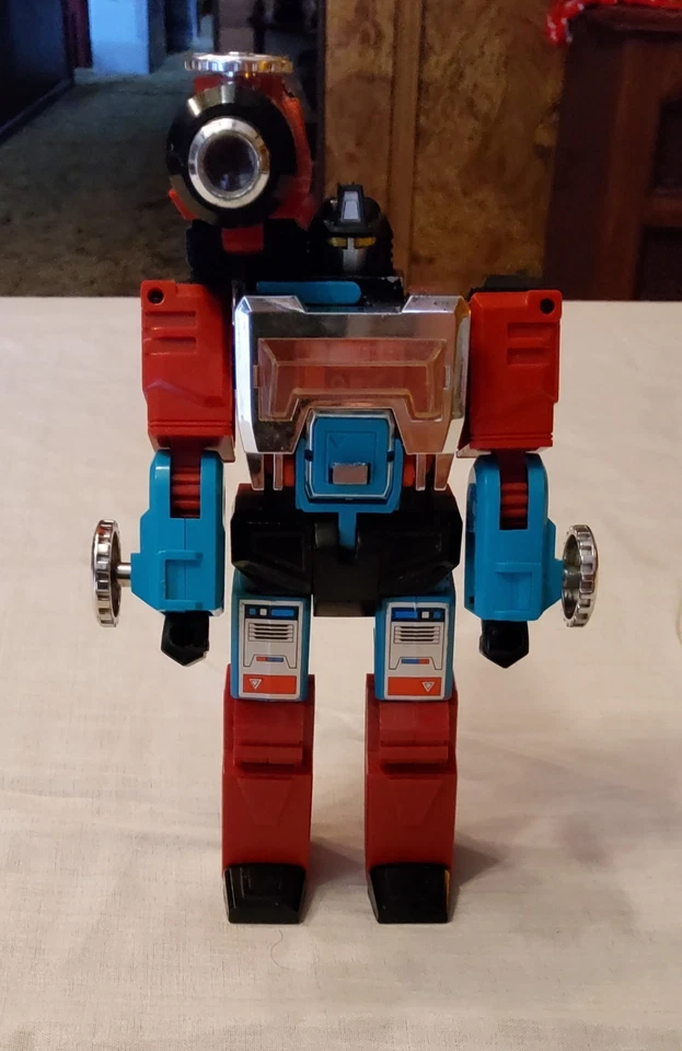 G1 Transformers vintage PERCEPTOR 100% complete w/ Instructions & Tech Specs - Image 3 of 4