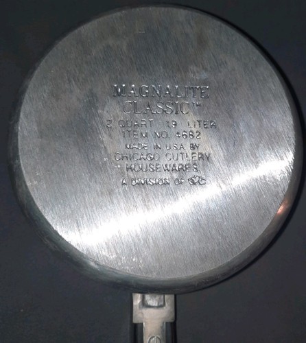 #4682 Magnalite Olla de aluminio de 2 cuartos de galón Sartén para salsa de doble caño con tapa 2 cuartos - Imagen 7 de 8