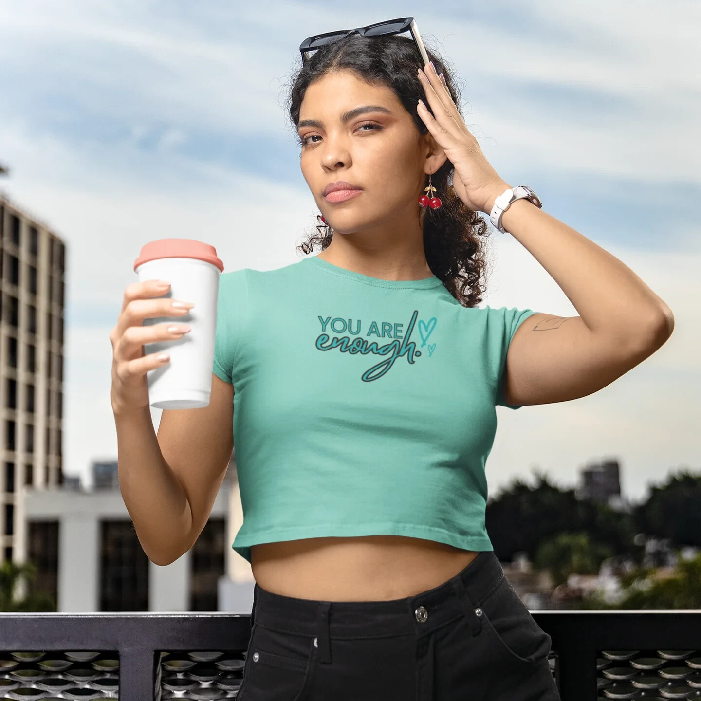 Chic &Comfortable Women's Oversized Boxy Fit Cropped Tee with Round Neck Design