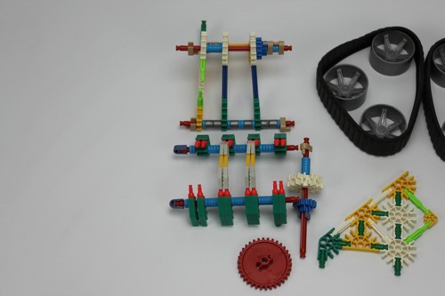 K'nex Wheels and Tracks, Gears, parts - Picture 7 of 7