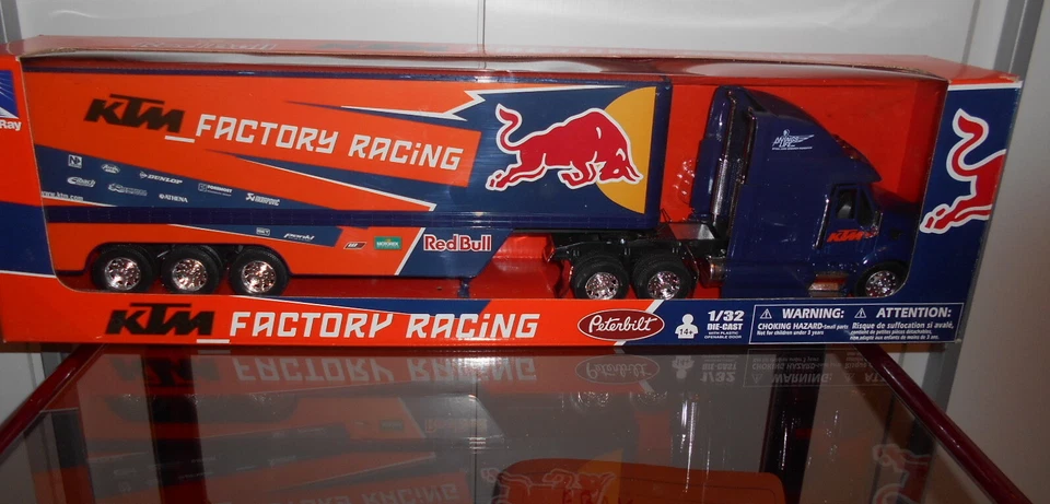 NEW RAY 1/32 - PETERBILT KTM  FACTORY RACING-10693 - Immagine 2 di 2