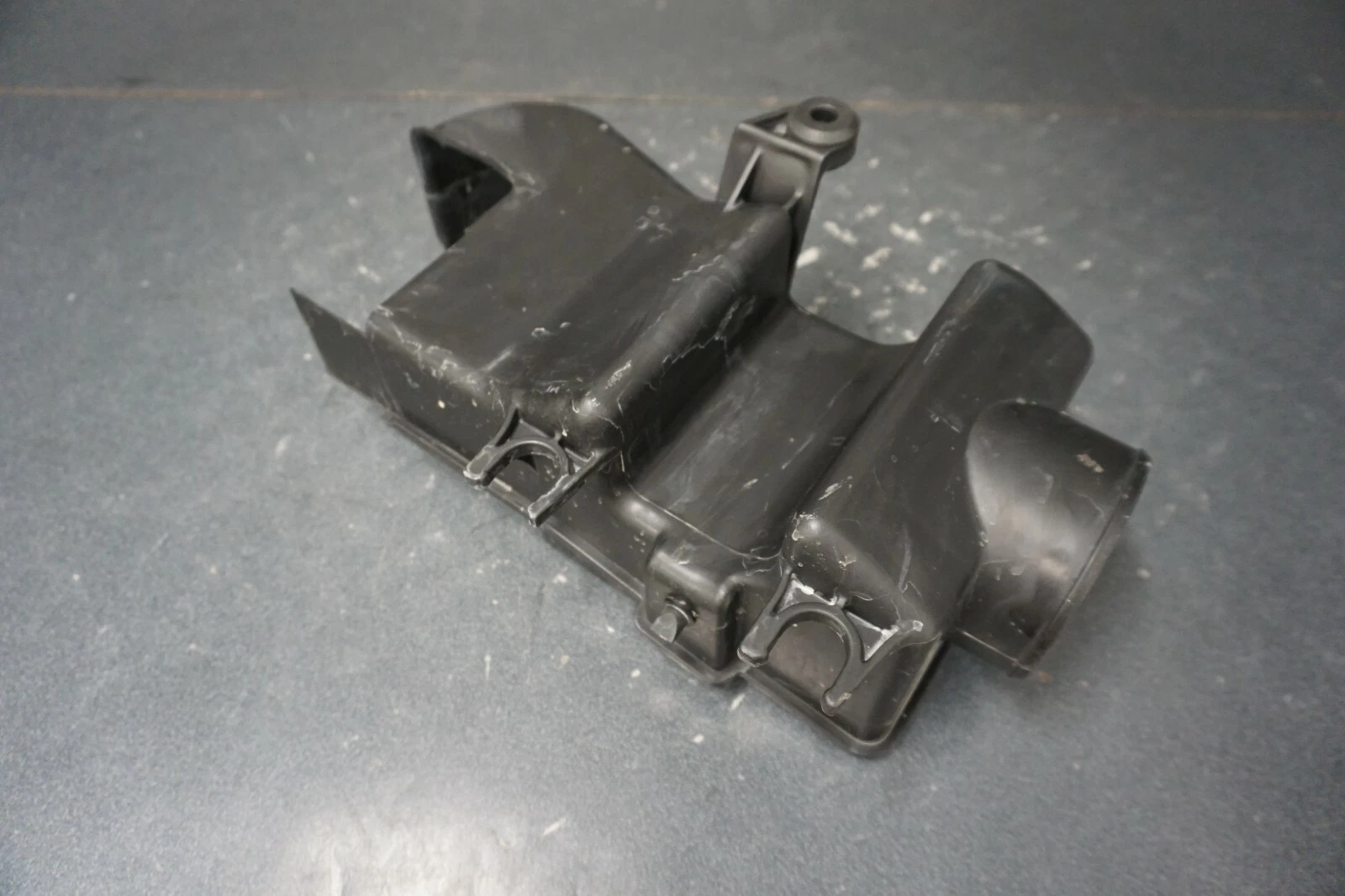 1999-2005 Yamaha OEM Air Intake Silencer Box Freshwater WaveRunner XL 1200