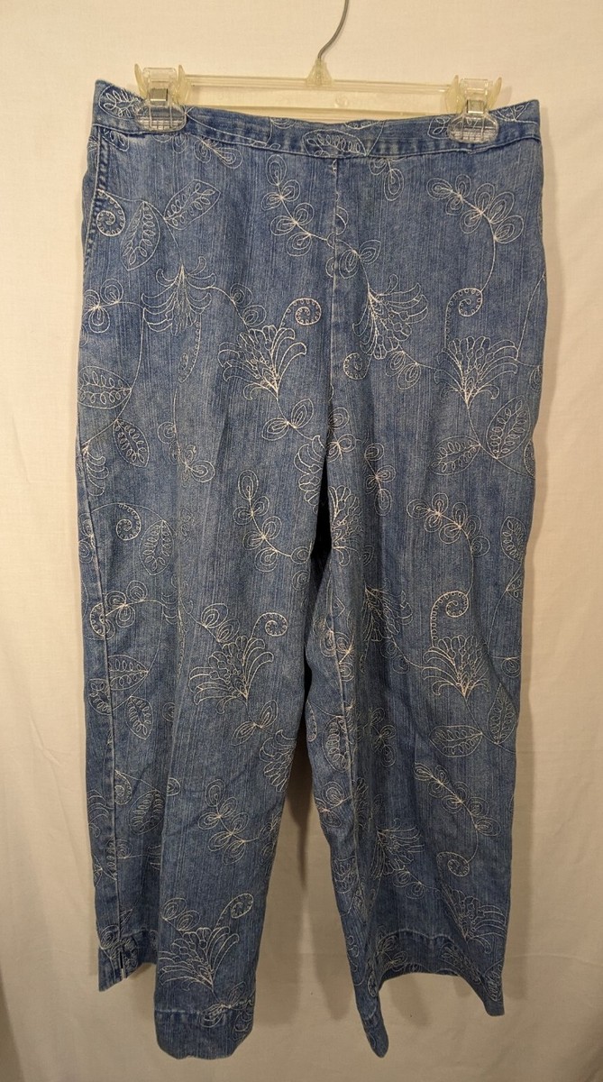 Alfred Dunner Blue Jean Capris W/Embroidered Flower Design In White Thread  Sz 10