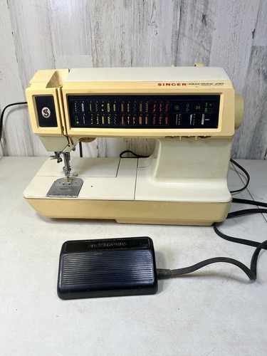 Singer Touch-Tronic 2010 Memory Sewing Machine With Foot Pedal Tested READ