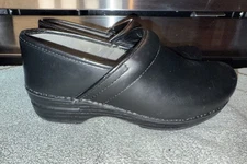 Dansko Womens Pro Black Clog Leather Size 38 U.S. Woman’s Size 7.5-8