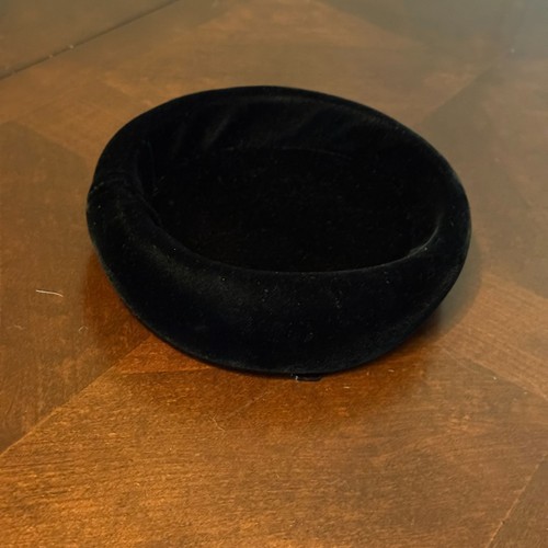 Vintage Black Velvet Pillbox Hat With Hair Clips - Picture 8 of 10