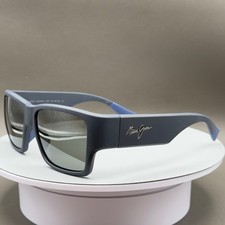 Occhiali da sole quadrati Maui Jim Kaolu MJ0641S-003 lenti grigie polarizzate blu avvolgenti LEGGI