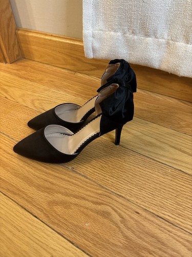 Journee Collection Women's Black Bow Tanzi Pumps Size 7