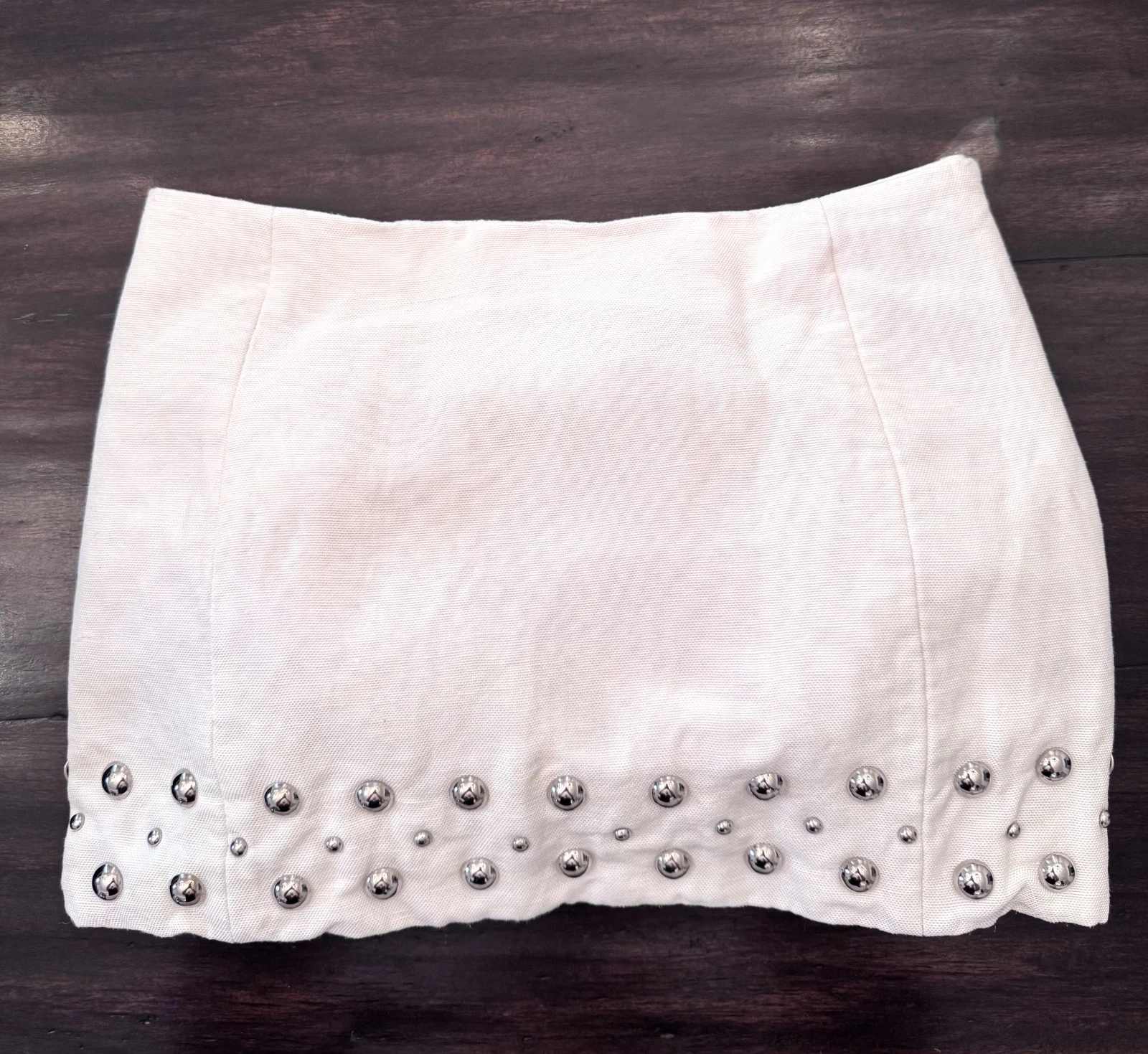 Jill Stuart NY Ivory Silver Dome Studded Ruffle Back Mini Skirt Side Zip Small