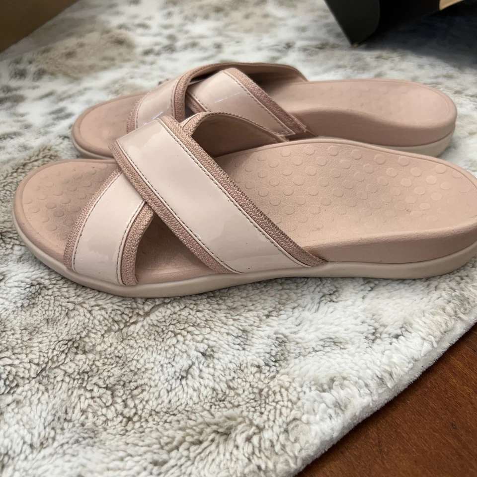 Sandalias ortopédicas Vionic Merced para mujer con correa cruzada deslizable rosa peonía - 9 medianas Foto 4 de 4