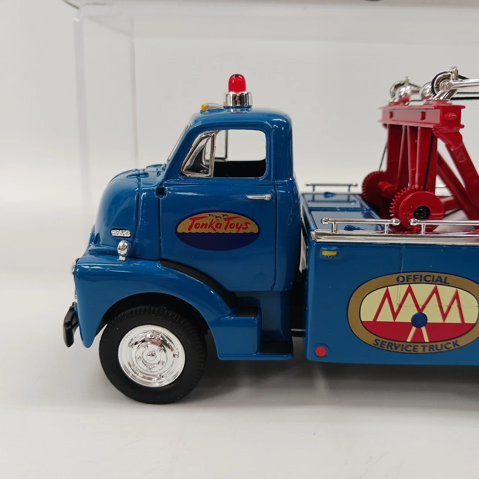First Gear 1952 GMC Tow Truck Tonka Wrecker 1:34 Scale Diecast #19-2348 - Image 2 of 4