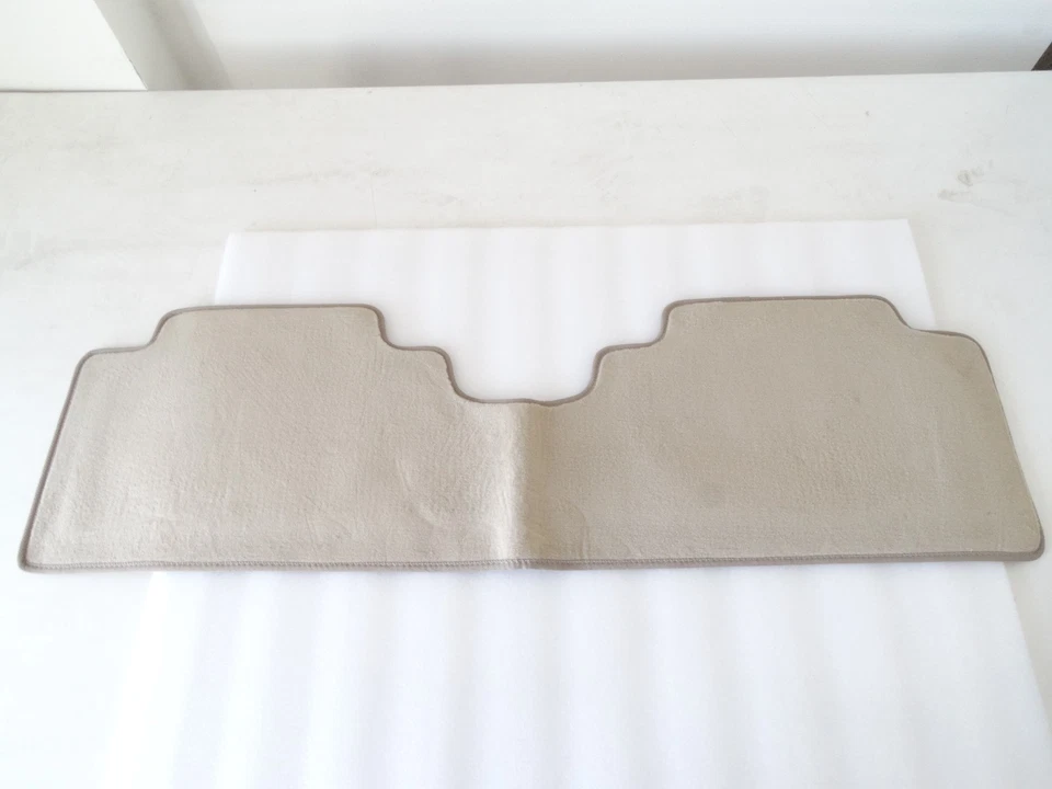 New OEM 2005-2009 Hyundai Tucson Beige Carpet Floor Mats 3 Piece set w/ Logo Foto 4 de 4