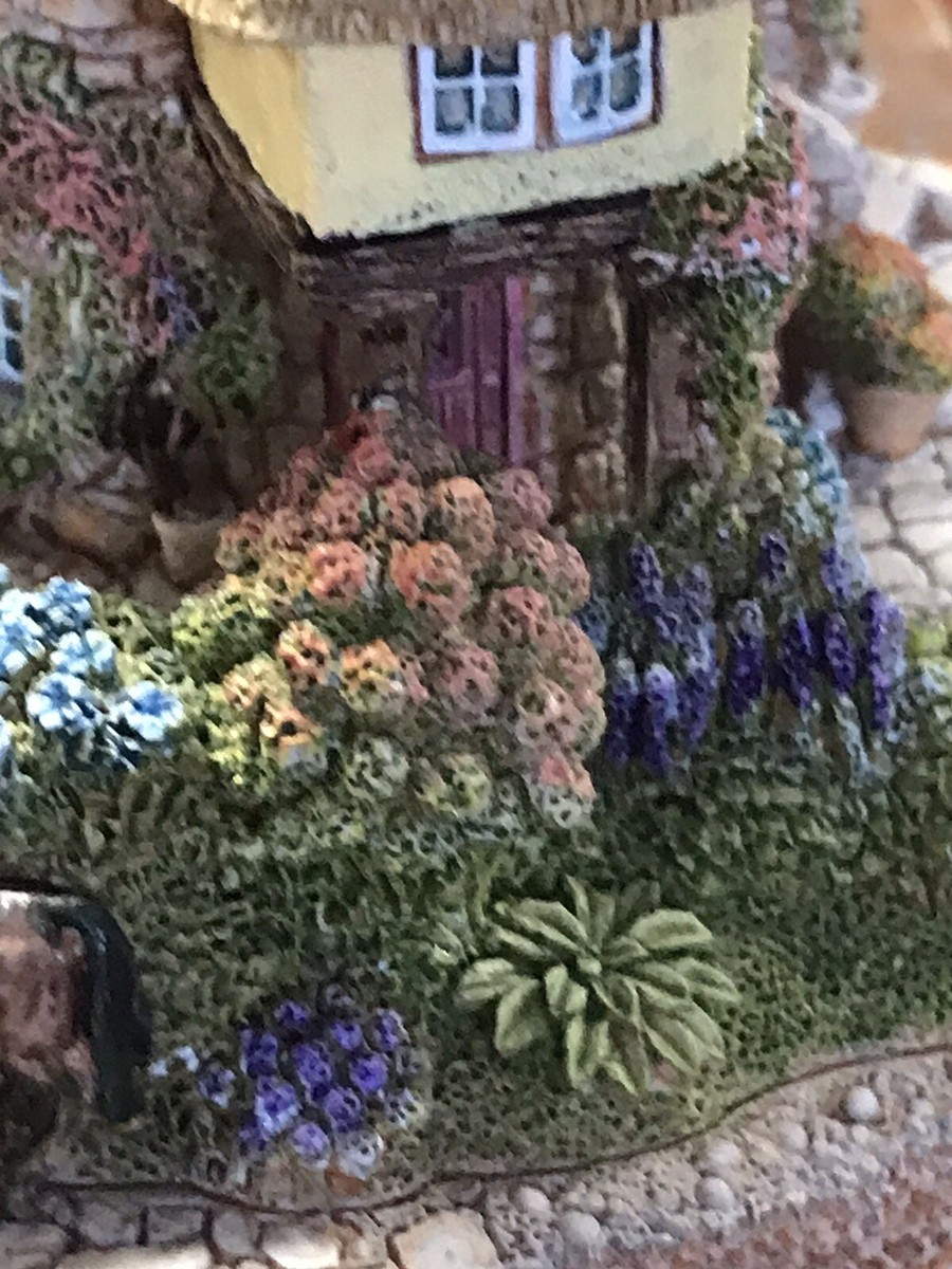 Highly Collectible Lilliput Lane Old Scrumpy Farm Hand Crafted And