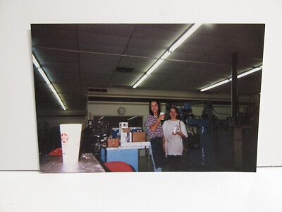 1980S VINTAGE FOUND PHOTOGRAPH COLOR ART PHOTO YOUNG WOMEN INDUSTRIAL WORKERS