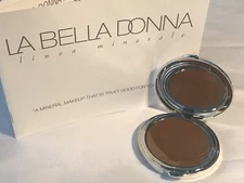 (1) La Bella Donna Compressed Mineral Foundation Compact • MAHOGANY