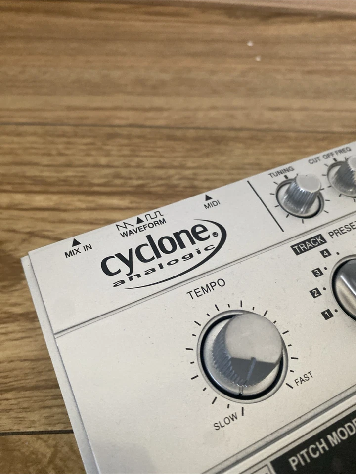 Cyclone TT-303 BASS BOT MK1 Boxed/instruction/Power Supply SPARES OR REPAIRS - Image 3 of 4