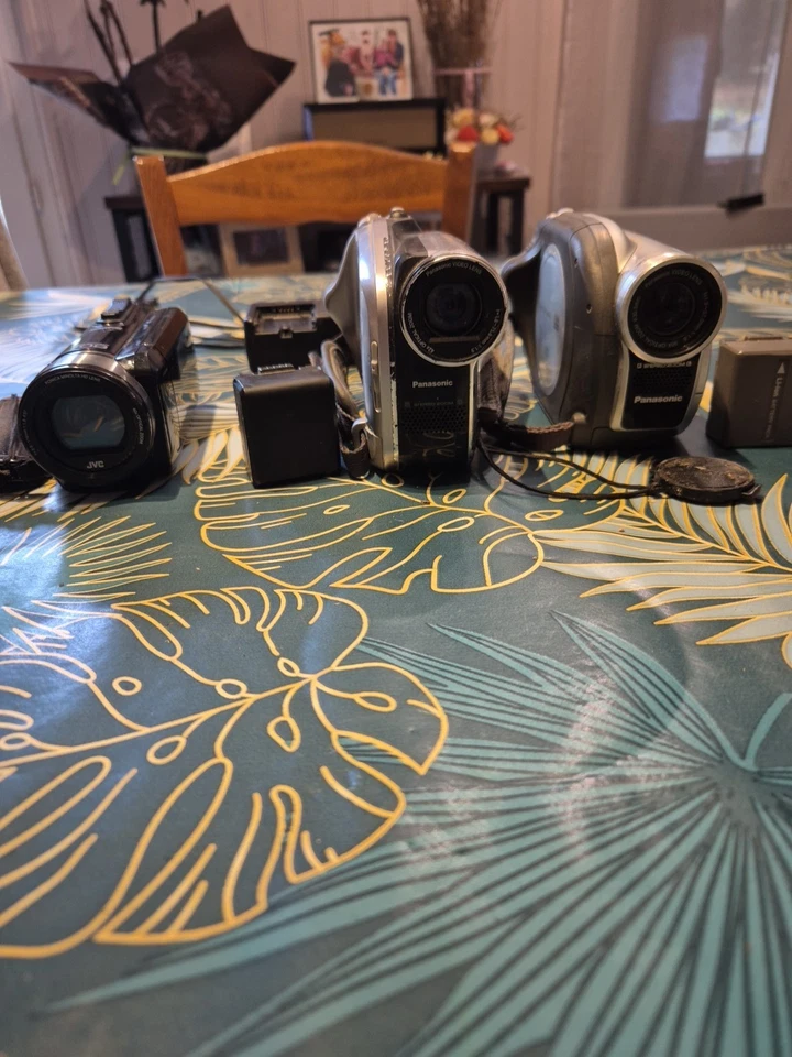 Lot 3 Camescopes2 Camescopes Dvd Panasonic Et 1 Sd Card Jvc - Photo 2/4