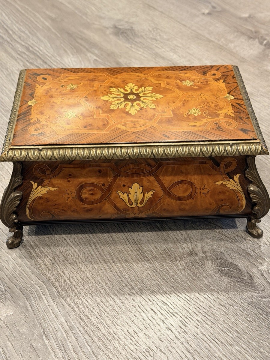 Vintage Reuge Saint Croix Swiss Music King's Box 3/72 Wood Inlay