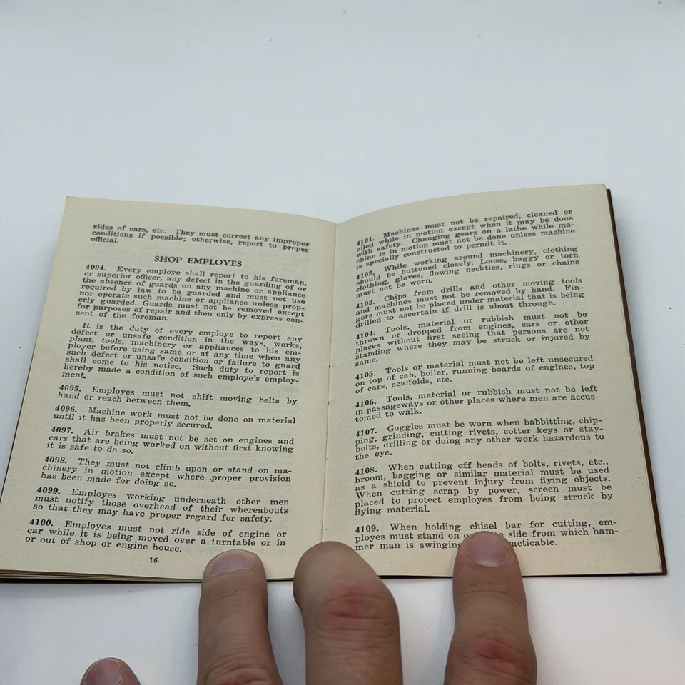 1943 New York Central System Safety Rules Book WWII Railroad Collectible Clean - Image 4 of 4