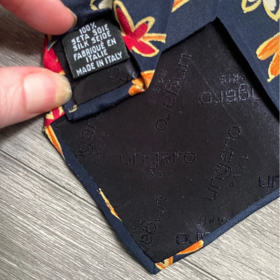 Corbata Ungaro Azul Marino Estampado Floral 100% Seda 57.5” Largo 3.5” Ancho Primavera Trabajo Carrera Foto 3 de 4