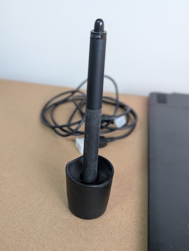 Wacom Intuos Pro PTH-651/K Medium Pen Tablet with Grip Pen & Cable - Tested - Picture 4 of 4