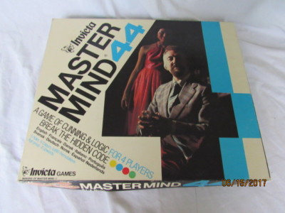 NICE Vintage MASTER MIND 44 Peg Board Game Cunning Logic Break the Code