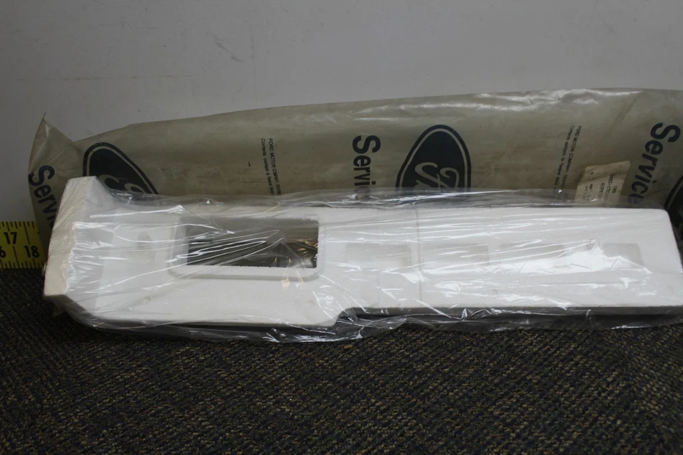 Conjunto de soporte de parachoques central derecho delantero derecho Ford E8BZ17C947A 1990-93 (FB3) FABRICANTE DE EQUIPOS ORIGINALES Foto 2 de 2