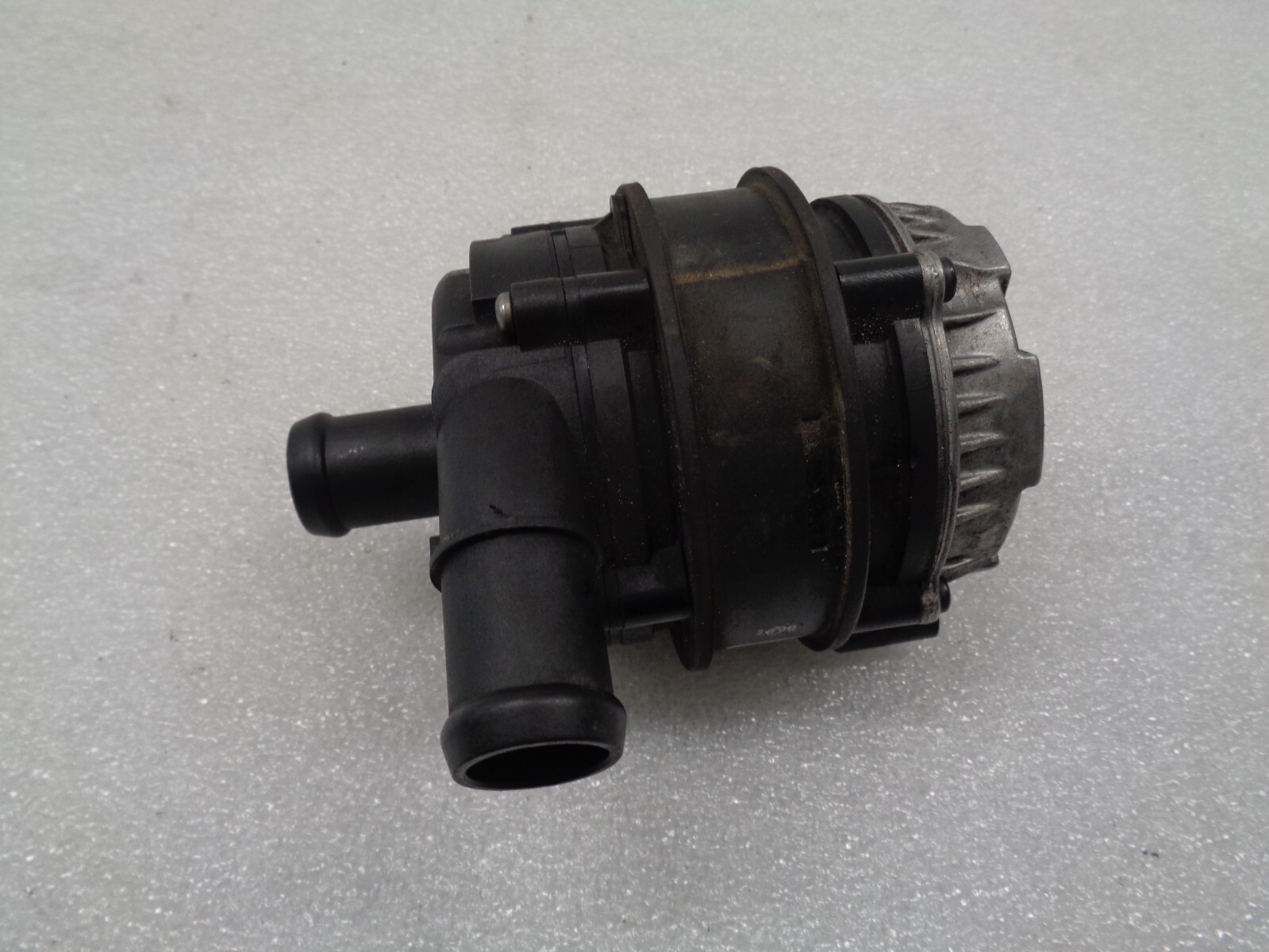 2014-2017 Maserati Ghibli Auxiliary Secondary Electric Water Pump OEM AK2402118