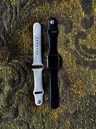 Apple Watch 1st Generation A1553 38MM Stainless Steel+ two bands - Picture 2 of 7