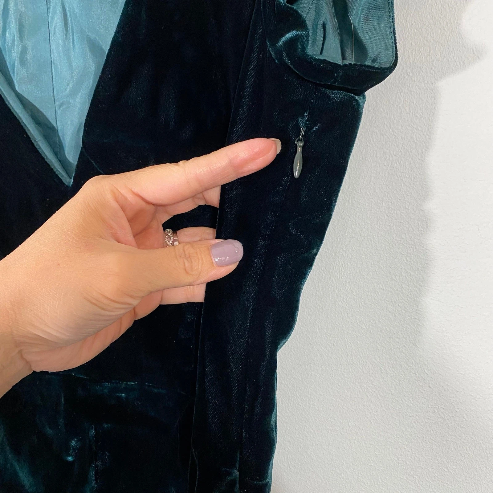 Abito Moschino economico e chic verde scollo a V velluto hi lo orlo tg 8 Fairy Holiday