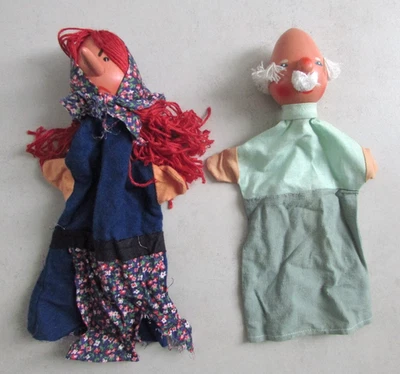 Couple de marionnettes à main Tissu et têtes en bois Vielle femme et vieil homme - Photo 1/4