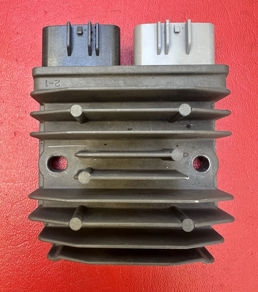 Ducati Monster 1200s 1200 2017-2021 OEM regulador de voltaje rectificador SH821AA Foto 2 de 4