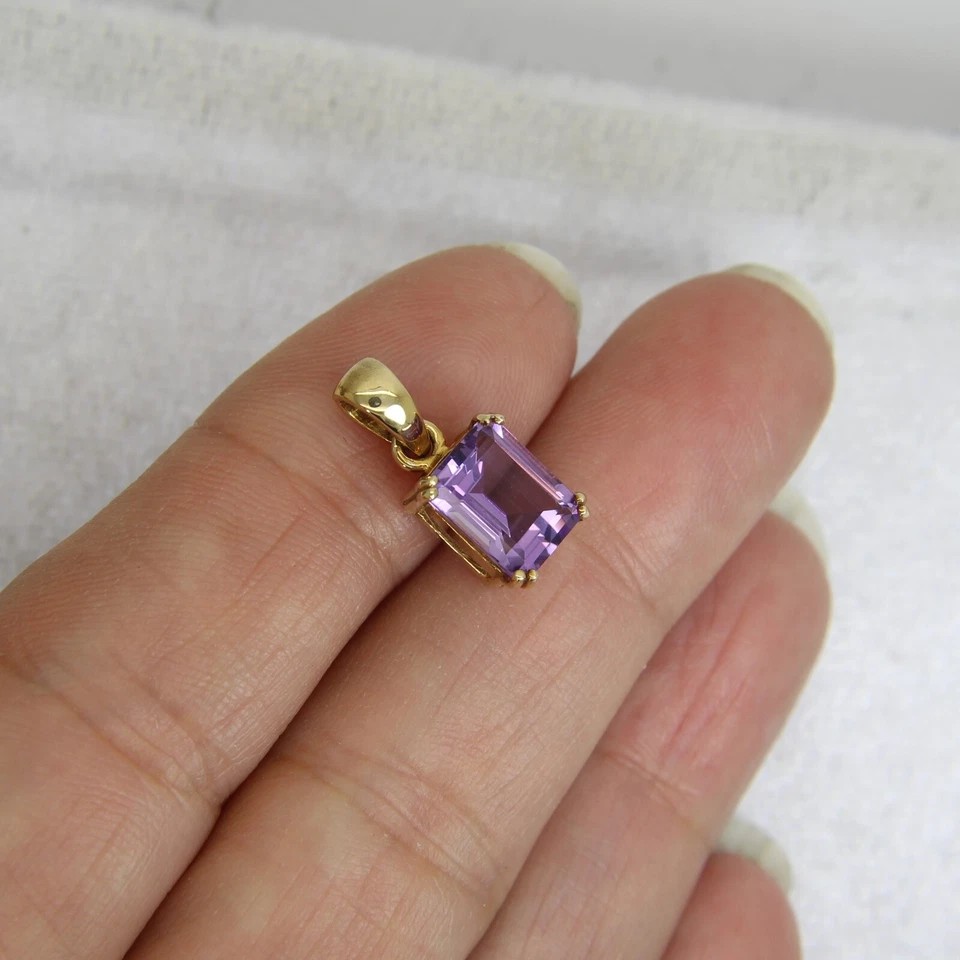 Colgante de amatista natural de oro de 9 quilates Foto 3 de 4