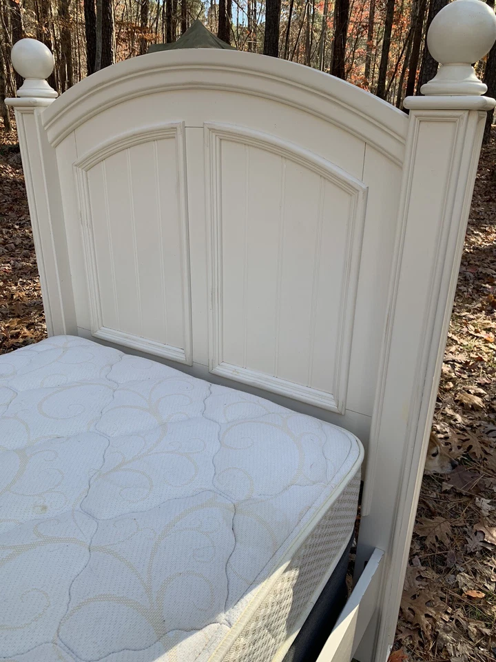 Marco de cama doble con cabecero, estribo y somier (blanco/crema) Foto 3 de 4