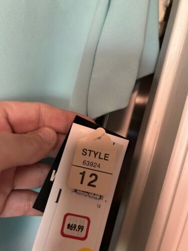 Women’s Dress Suits - Picture 2 of 4