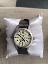 Lorus Lumibrite Herren Quarz Uhr beige Zifferblatt NATO schwarz Tag/Datum …