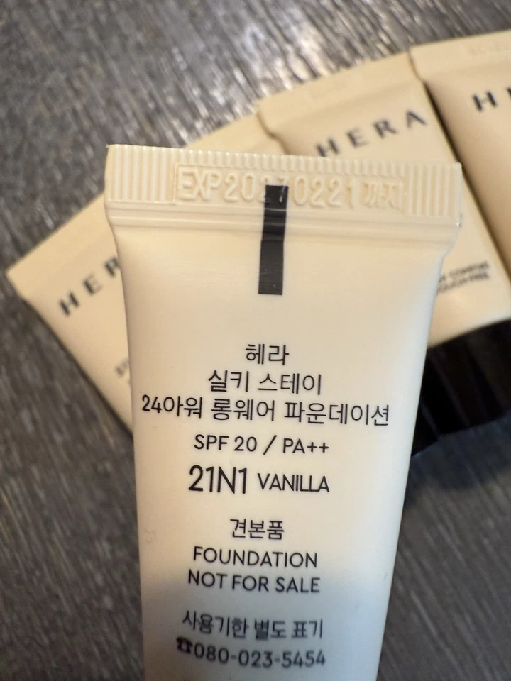 FUNDACIÓN DE LARGA DURACIÓN HERA SILKY STAY 24H [21N1 VAINILLA] 8g x 5 piezas Foto 4 de 4