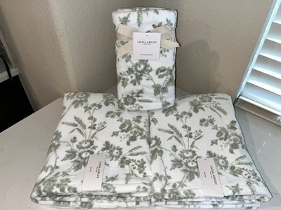 4-NWT LAURA ASHLEY  NATALIE SAGE AND FLORAL TOWELS SET BUNDLE