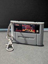 Nintendo Demon’s Crest SNES Replica Cartridge Schlüsselanhänger Retro Gamer Geschenk