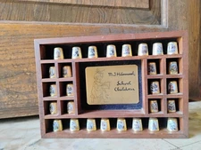 Vtg Hummel School Children Complete Set 28 Gold Plated Thimbles + Display Case