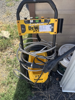 #ad DEWALT 2400 PSI 1.1 GPM Corded Electric Cold Water Washer w Wand Tips $115.00