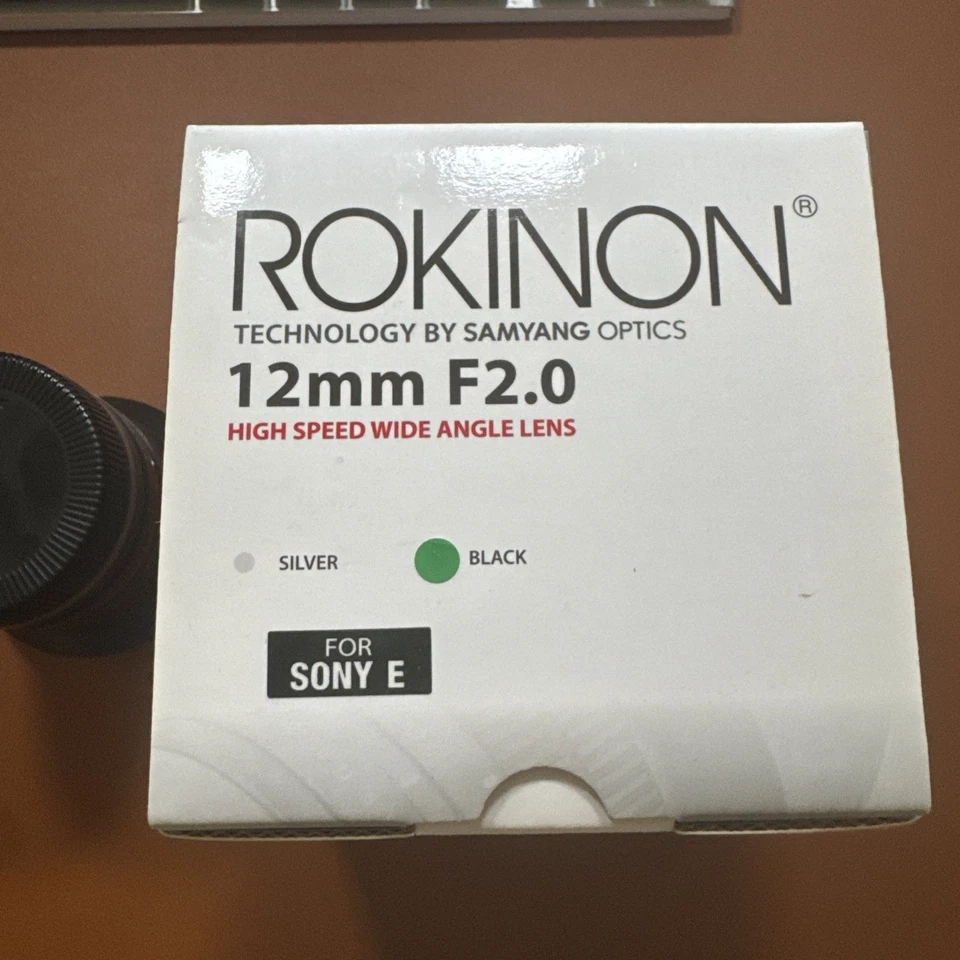 Lente ROKINON RK12M-E 12 mm f/2,0 NCS CS para Sony E-Mount - negra Foto 3 de 4