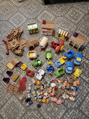 Step 2 Toy Lot Mainstreet Village People, Vehicles, Train Track, Store Fronts