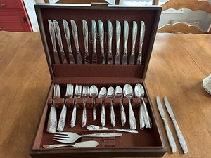 【ONEIDA 】LILAC TIME ディナーセット 8名用サーバー付き54本 Oneida Ltd 1881 Rogers Lilac Time | eBay